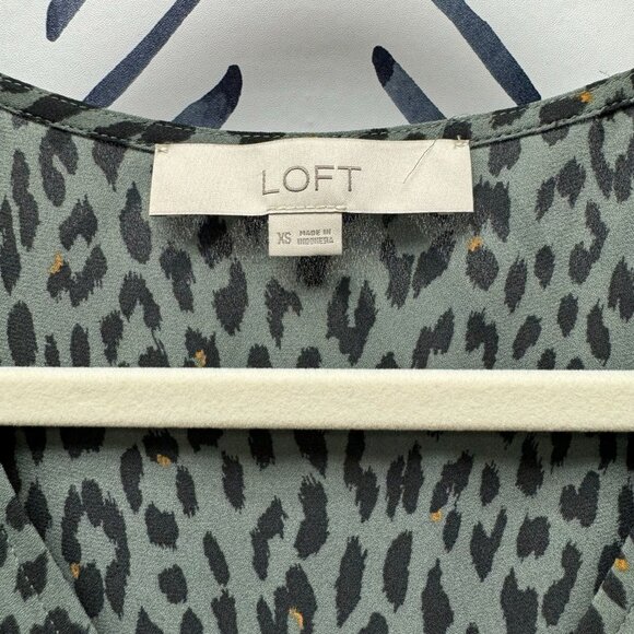 LOFT Gray Leopard Print Top - XS - Picture 3 of 6